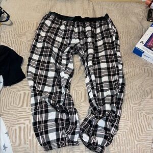 Victoria’s Secret Plaid Lounge Pants in Black and Pink size large #363